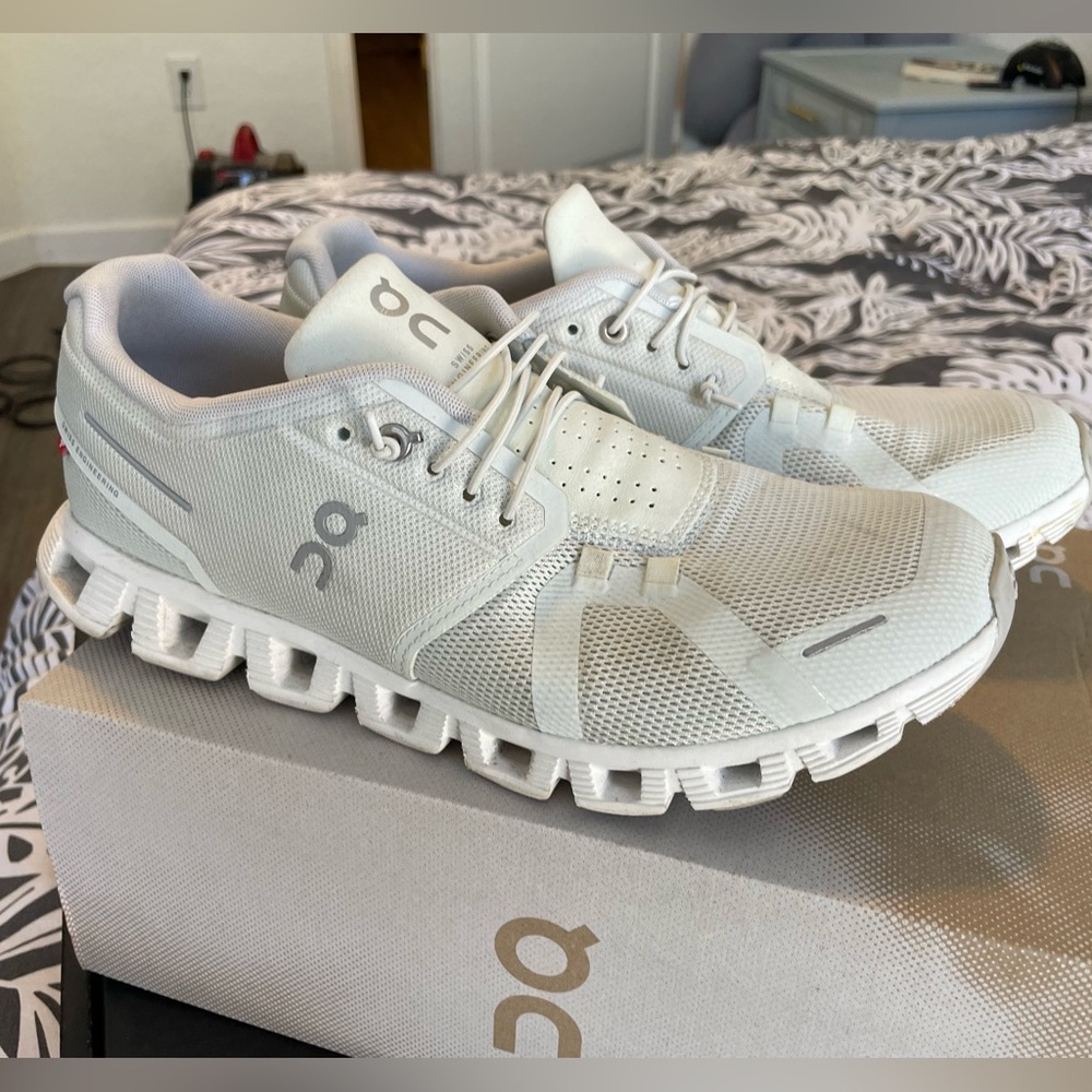 On Running Cloud 5 - White - sz 10.5
